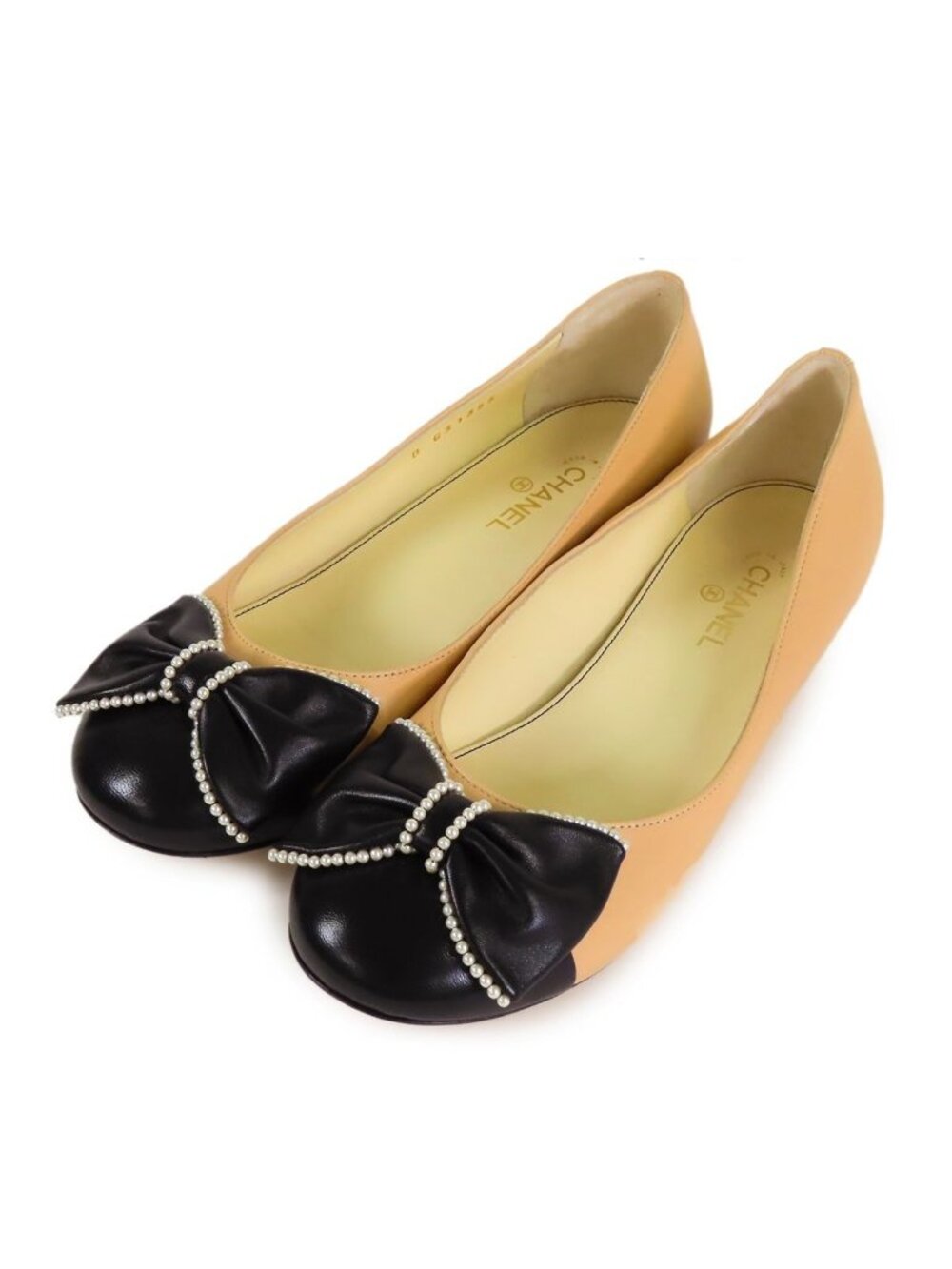 Chanel Ribbon Pumps Beige Black Leather Costume Pearl Round to Ro Heels